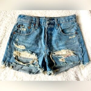 Distressed Cut off denim shorts / California closet staple!